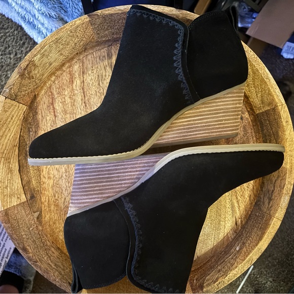 Tom’s Kaia Ankle Boots—11 - Picture 2 of 7